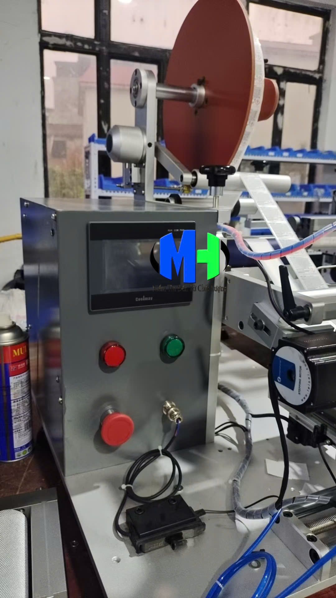 Máy dán nhãn chai vuông bán tự động