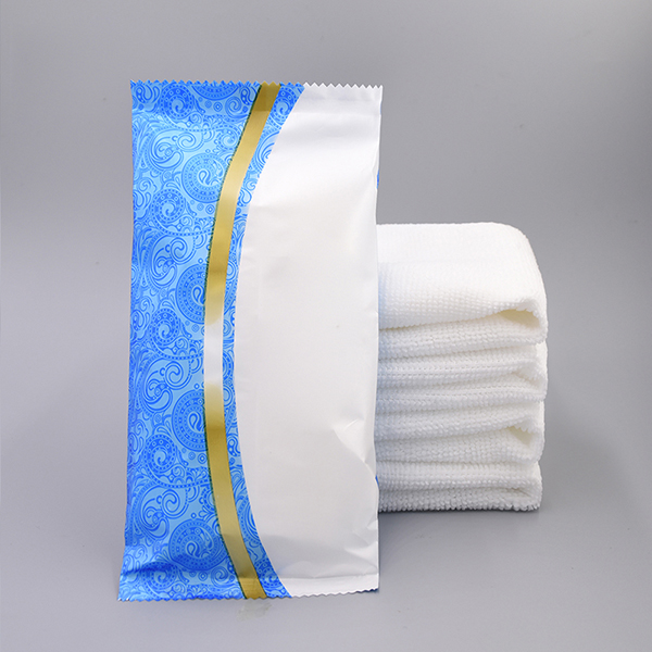 Máy đóng gói khăn ướt tự động