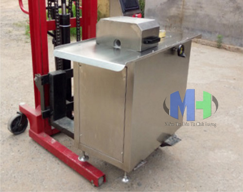 máy buộc đầu xúc xích