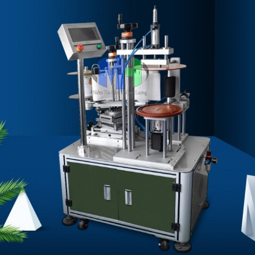 Máy dán nhãn thùng sơn