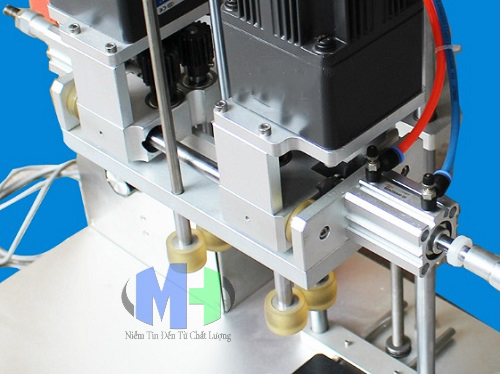 Máy xoáy nắp chai SGJ - 6100