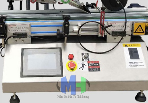 Máy dán nhãn mặt phẳng cấp túi tự động