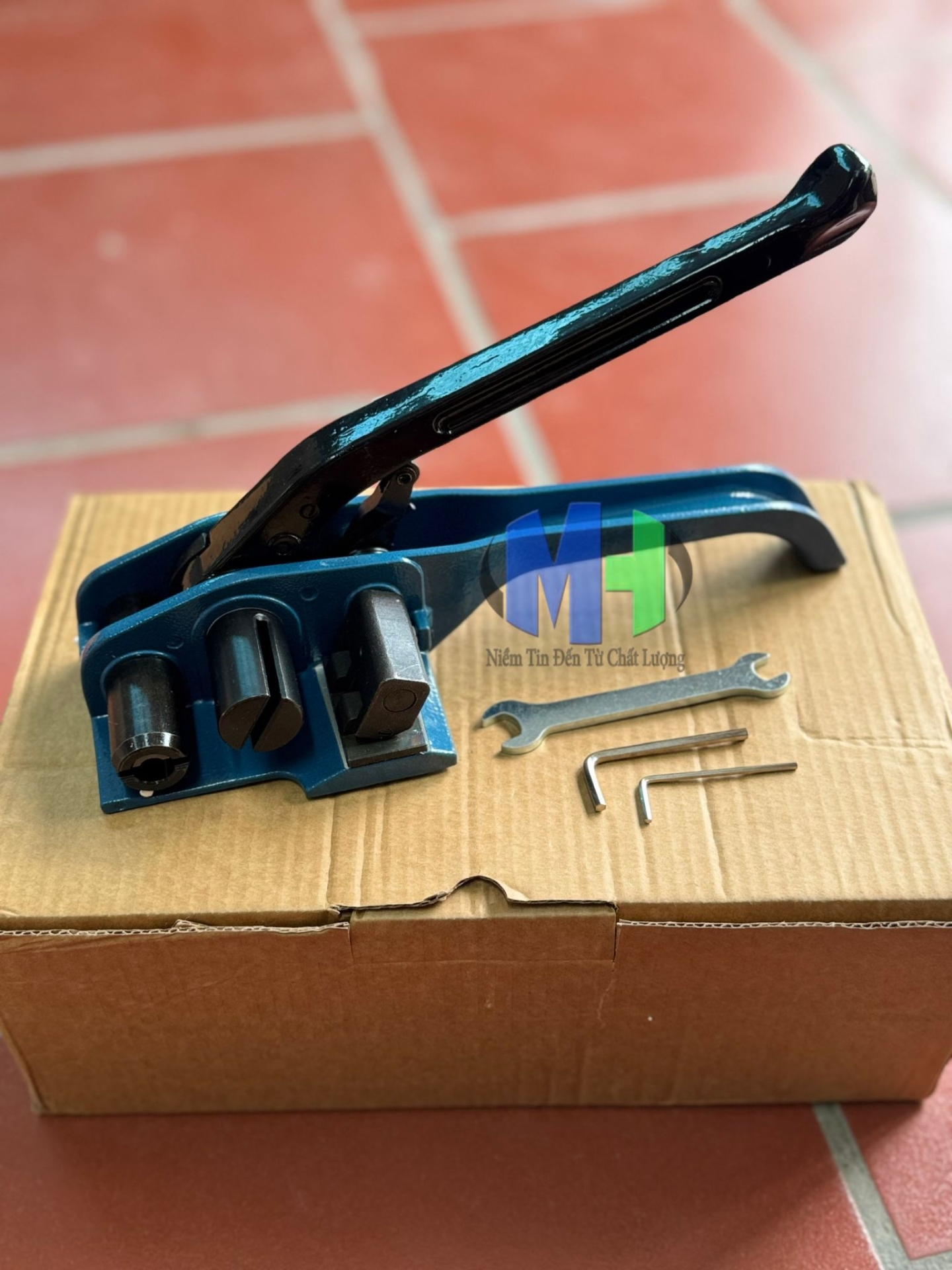 Dụng cụ siết dây đai Composite