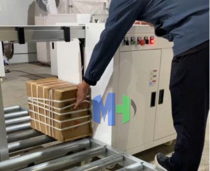 MÁY ĐÓNG ĐAI THÙNG TỰ ĐỘNG CÓ HỆ THỐNG CON LĂN (MH-01765)